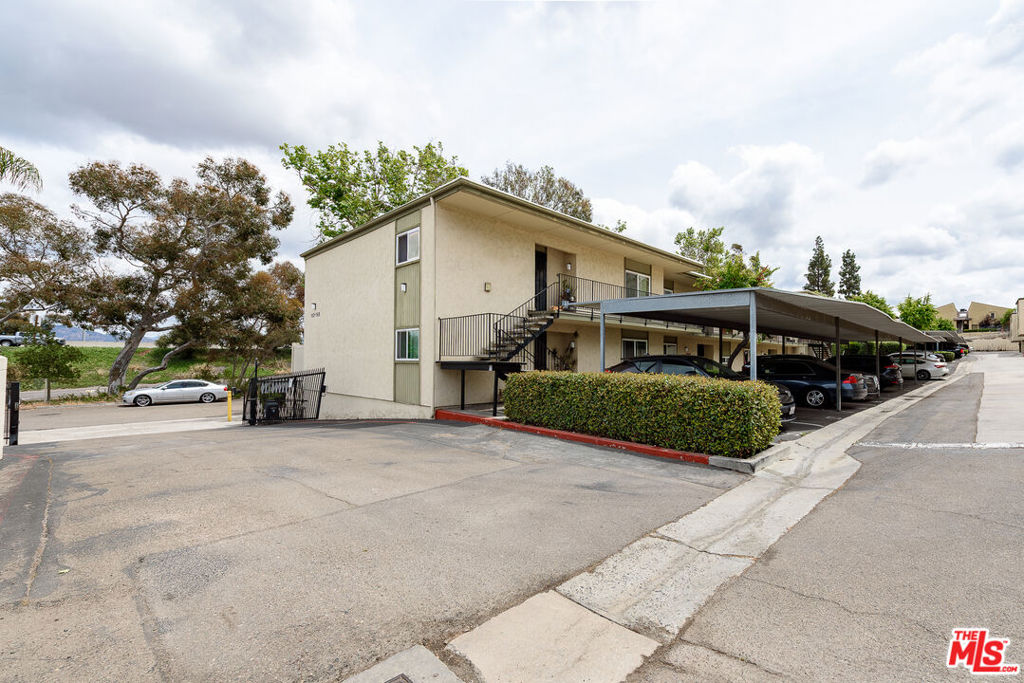 https://media.crmls.org/mediaz/54489515-86b4-493b-909c-5843a20f0b28.jpg?preset=X-Large