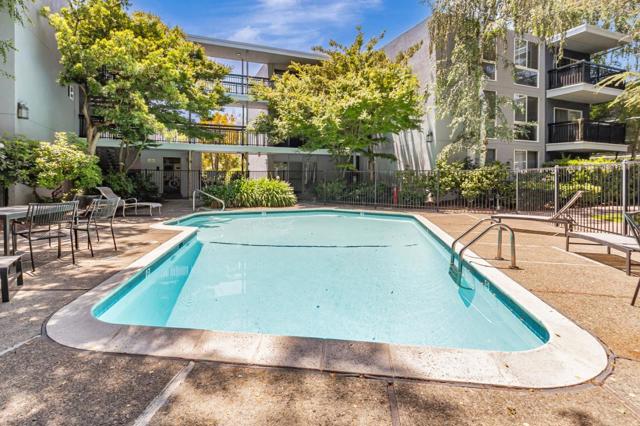 181 Del Medio Avenue, Mountain View CA: https://media.crmls.org/mediaz/5448bb4a-ab9d-43af-8188-8223014d03b6.jpg