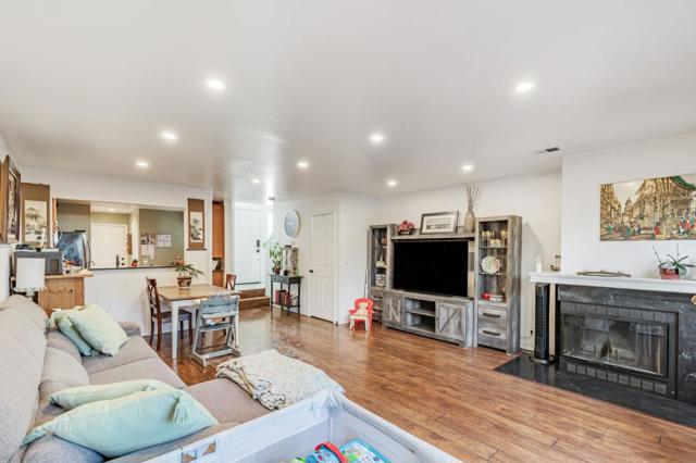 17165 Creekside Circle, Morgan Hill CA: https://media.crmls.org/mediaz/5448f6a8-0524-4e6e-a84e-68eba452e5af.jpg