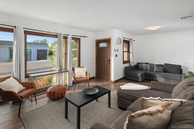 4407 Dakota Drive, San Diego CA: https://media.crmls.org/mediaz/544901ef-799f-415d-8d45-9238936d642e.jpg