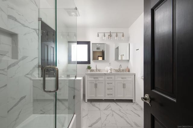 5602 Ladybird Lane, La Jolla CA: https://media.crmls.org/mediaz/54490ab4-cb7d-4f3c-9396-f1c6fe613665.jpg