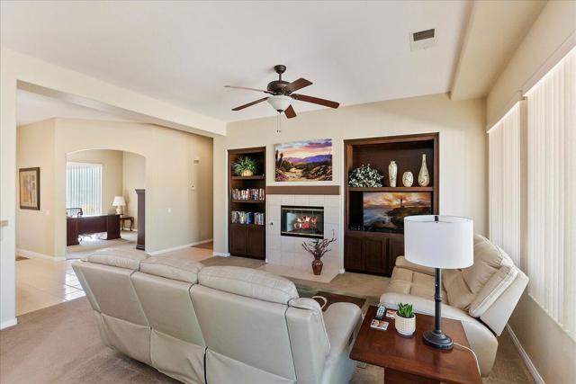 43539 Corte Del Oro, La Quinta CA: https://media.crmls.org/mediaz/54495952-391b-4552-acb4-0de9dc519797.jpg