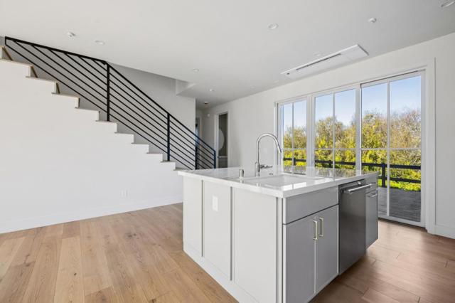 577 Creekside Court, Half Moon Bay CA: https://media.crmls.org/mediaz/544a1c24-42c6-4a7b-902c-370e25dbde44.jpg