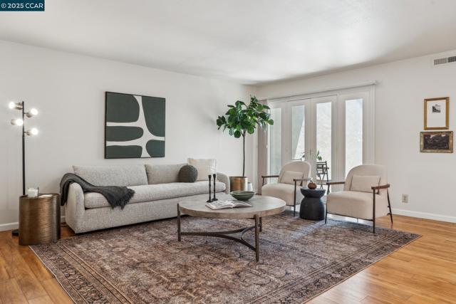 1560 Gilboa Dr, Walnut Creek CA: https://media.crmls.org/mediaz/544a908a-d121-4488-9277-249ee84fae15.jpg