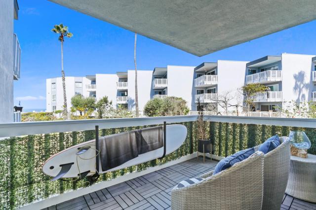 660 The Village, Redondo Beach, California 90277, 1 Bedroom Bedrooms, ,1 BathroomBathrooms,Residential,Sold,The Village,230016656SD