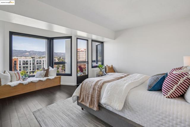 6363 Christie Ave, Emeryville CA: https://media.crmls.org/mediaz/544b319f-848f-4b50-aeaf-2759145d62ec.jpg