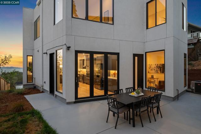 158 Lawson Road, Kensington CA: https://media.crmls.org/mediaz/544b98e1-a27f-46a4-95df-bb239e0b9f1b.jpg