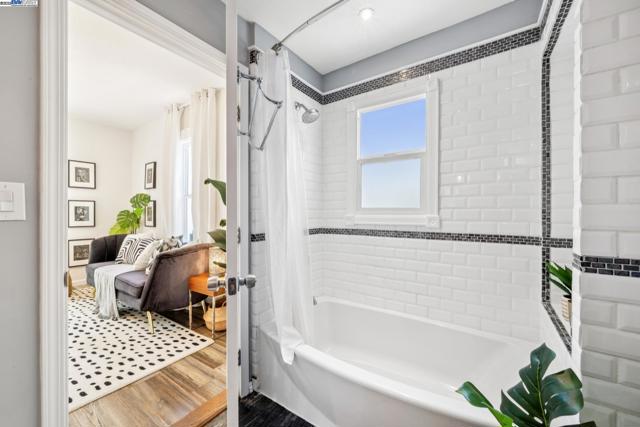2449 26TH AVENUE, Oakland CA: https://media.crmls.org/mediaz/544bb4a2-839a-47ea-8e72-2544bdbe1de6.jpg