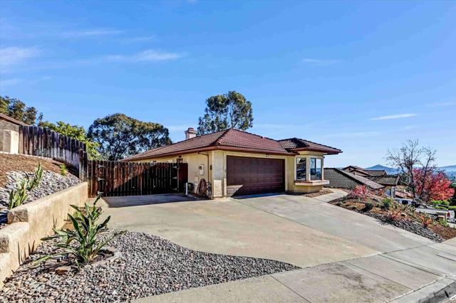 1412 Timber Gln, Escondido CA: https://media.crmls.org/mediaz/544be8fa-d9b0-485d-91db-38c751406447.jpg