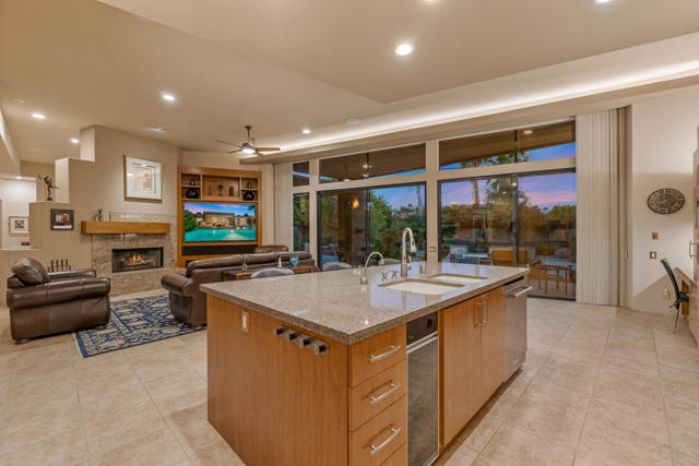 12 Boulder Lane, Rancho Mirage CA: https://media.crmls.org/mediaz/544c0866-4181-421c-b5c0-7b30456b55d0.jpg
