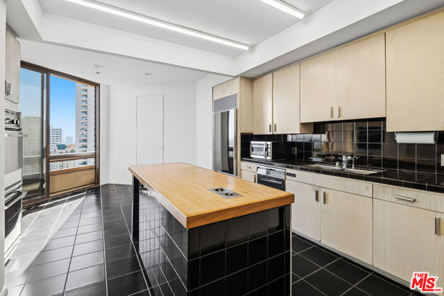 10430 Wilshire Boulevard, 1505 photo 14