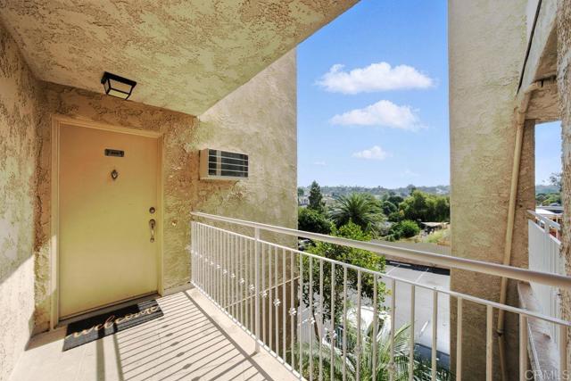 5252 Orange Avenue, San Diego CA: https://media.crmls.org/mediaz/544c2fa0-10fc-46bf-8cc2-dbeca3296418.jpg
