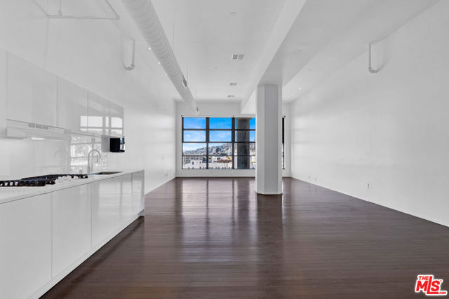 1645 Vine Street, Los Angeles CA: https://media.crmls.org/mediaz/544c4aea-7f61-4409-b31f-4f5a03a32802.jpg