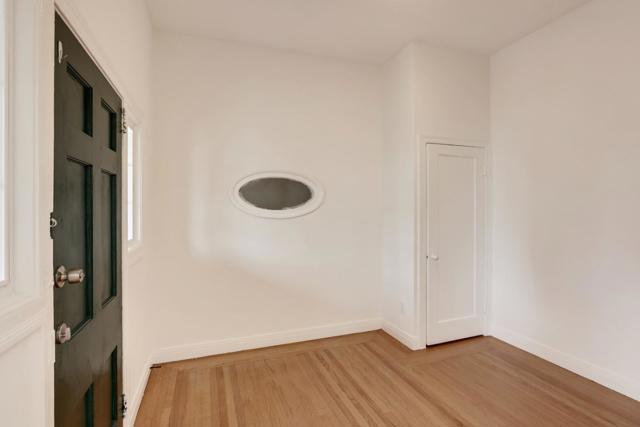213 7th Street, Oakland CA: https://media.crmls.org/mediaz/544c58a0-a008-4700-a4d4-67d3994d9124.jpg