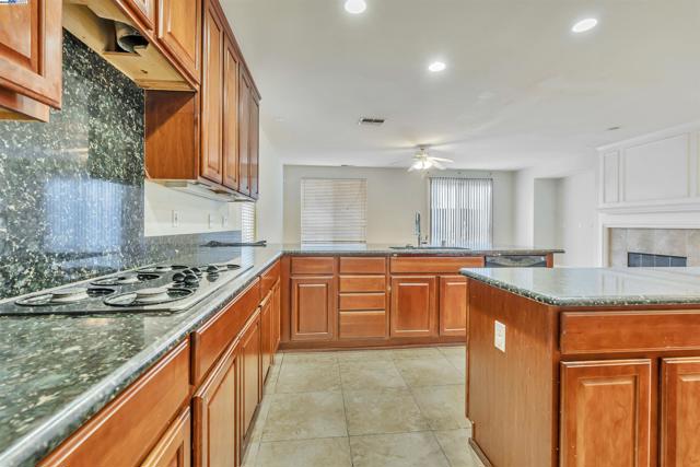 501 Carnaby Rd, Lathrop CA: https://media.crmls.org/mediaz/544ca800-4d0a-4183-a09c-77378193dd92.jpg