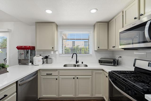 66424 San Juan Road, Desert Hot Springs CA: https://media.crmls.org/mediaz/544cf0d2-5499-4bb3-8897-fa2b178014a2.jpg