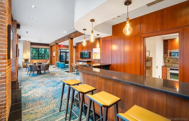500 W Harbor Dr, San Diego CA: https://media.crmls.org/mediaz/544d1a1e-e3af-4852-b75c-310d0ef41b5e.jpg