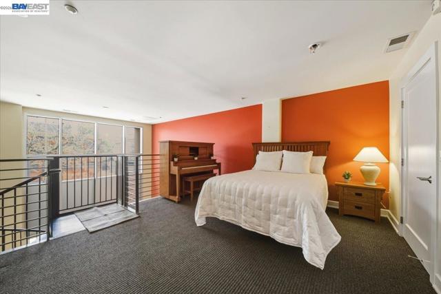 809 Clay St, Oakland CA: https://media.crmls.org/mediaz/544d1a4c-d754-461b-92c9-3e2328df852b.jpg