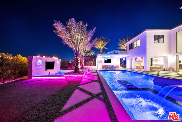 20216 W Albion Way, Porter Ranch CA: https://media.crmls.org/mediaz/544d51c1-55ae-49ed-beb6-0876beb3e31d.jpg