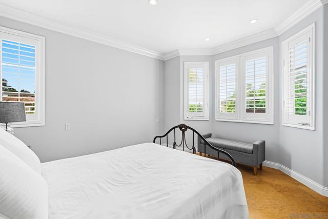 9703 Keeneland Row, La Jolla CA: https://media.crmls.org/mediaz/544da37c-4b43-41bf-b3d7-acfbc180488c.jpg