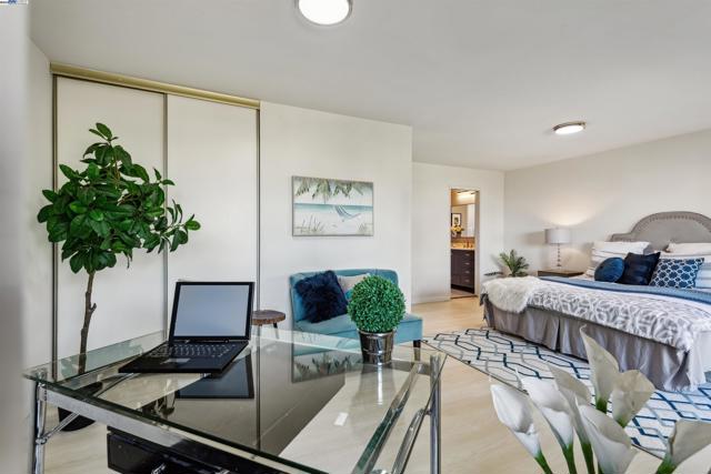 1026 Trellis Ln, Alameda CA: https://media.crmls.org/mediaz/544db327-691e-4d9d-8f40-4e64002601d0.jpg