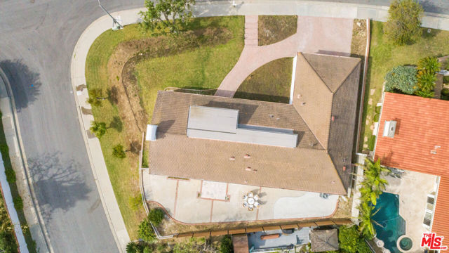 3536 Malibu Country Drive, Malibu CA: https://media.crmls.org/mediaz/544db384-1f43-4b73-b661-4194dd65259a.jpg