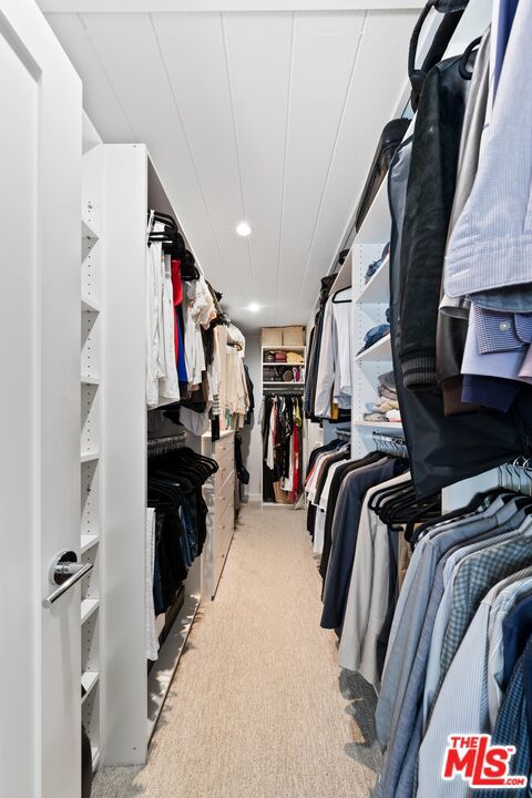 3443 Mandeville Canyon Road, Los Angeles CA: https://media.crmls.org/mediaz/544dfa06-8030-4e19-9766-c8a225680af7.jpg