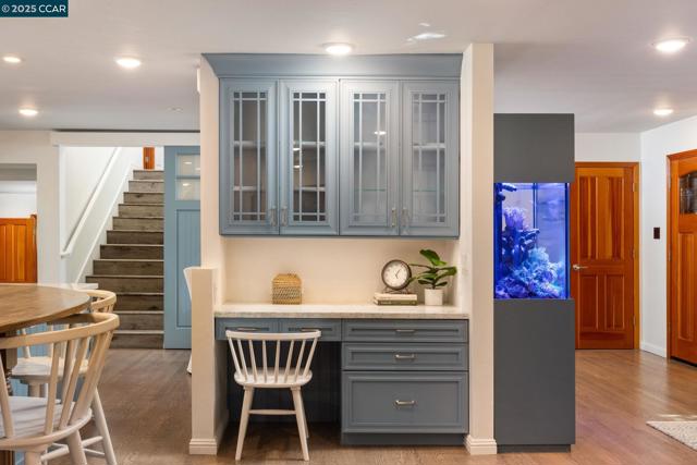 1834 Ivanhoe Ave, Lafayette CA: https://media.crmls.org/mediaz/544eda58-d3a8-4404-843b-be9804475357.jpg