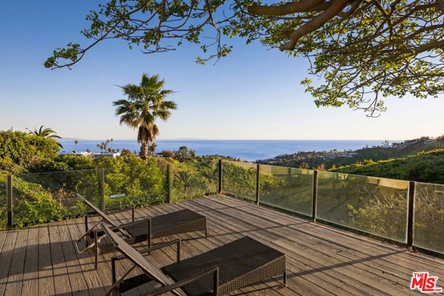 971 Enchanted Way, Pacific Palisades CA: https://media.crmls.org/mediaz/544f6ac1-1a23-443a-90e7-4c0c16bf3b3c.jpg