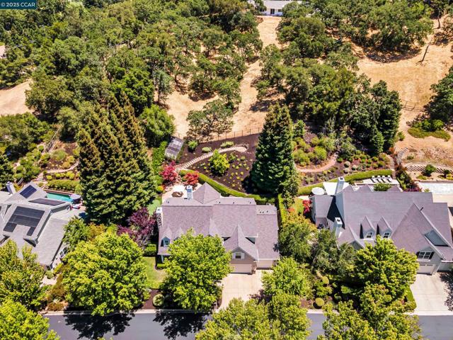 529 Justin Morgan Dr, Alamo CA: https://media.crmls.org/mediaz/544f881c-3212-4c50-9700-a9a7cd754fb6.jpg