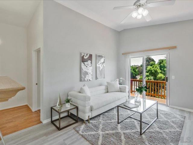 1277 Glencoe Dr, San Diego CA: https://media.crmls.org/mediaz/544f8cc0-b56c-4bb1-9d2e-8a422ddc908b.jpg