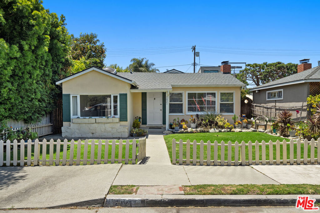 2421 Cloy Avenue