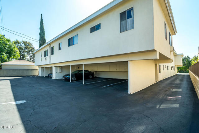 657 W Milford Street, Glendale CA: https://media.crmls.org/mediaz/5450bde5-38fe-40c0-82b8-bb8238ac8460.jpg