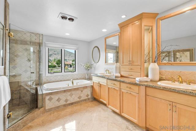 3609 Monte Real, Escondido CA: https://media.crmls.org/mediaz/54520f76-5e1c-4a81-835c-037831b1629d.jpg