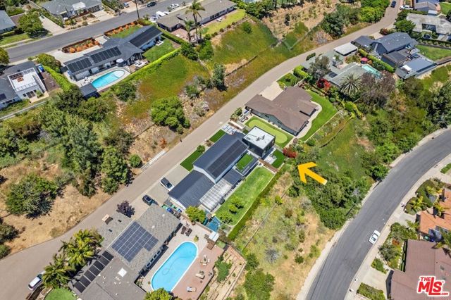 5830 Desert View Drive, La Jolla CA: https://media.crmls.org/mediaz/545253e9-2137-4188-bd4e-166c03605657.jpg