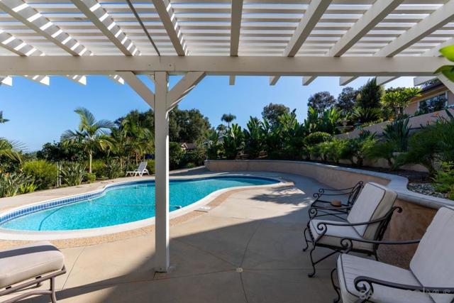 732 Hamilton Lane, Fallbrook CA: https://media.crmls.org/mediaz/54525b56-1bae-493d-9e07-ab0bbc03659c.jpg