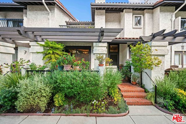 1490 Palisades Drive, Pacific Palisades CA: https://media.crmls.org/mediaz/5452d708-c306-4346-ada9-528d10a1ed2b.jpg