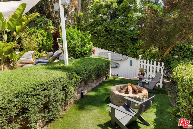 8421 Kirkwood Drive, Los Angeles CA: https://media.crmls.org/mediaz/5452e182-54f8-43ca-86c2-1c89bde2231e.jpg