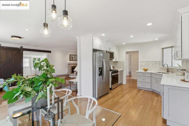 3308 Ahern CT, Richmond CA: https://media.crmls.org/mediaz/545340b4-2974-4945-8dc3-3c967bc37b02.jpg