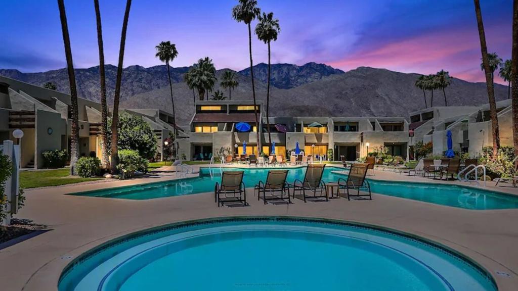 1655 E Palm Canyon Drive #116