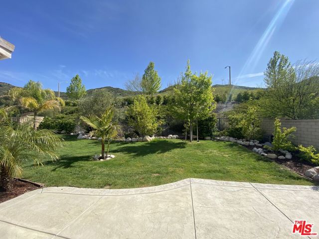 18648 Juniper Springs Drive, Canyon Country CA: https://media.crmls.org/mediaz/5454c913-d94d-44d7-881f-e490bd2492e8.jpg