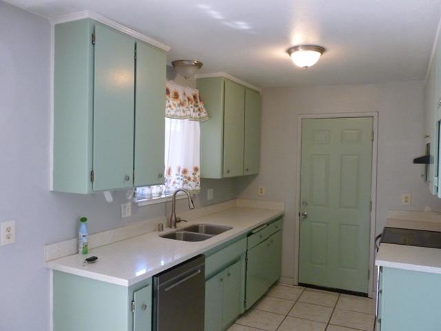 460 SE Jeremy Court, Oakdale CA: https://media.crmls.org/mediaz/54551b6e-86ff-4430-b633-1a03c33752f7.jpg