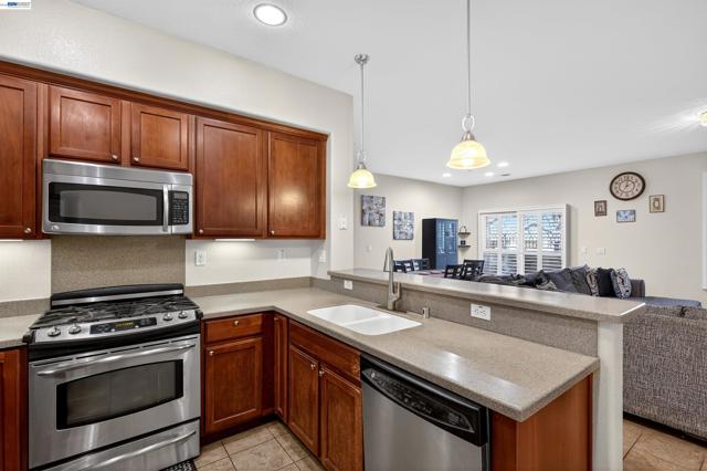 86 S Cortadillo St, Mountain House CA: https://media.crmls.org/mediaz/54551d23-66af-411d-9290-e31ca463e1c7.jpg