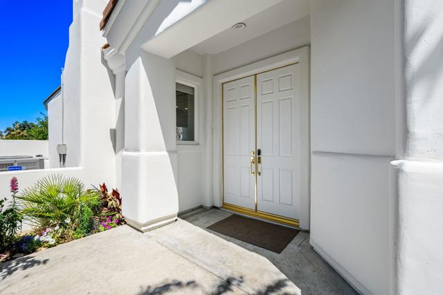 54580 Tanglewood, La Quinta CA: https://media.crmls.org/mediaz/5455727f-7413-4a39-a4d7-94efd50fb07f.jpg
