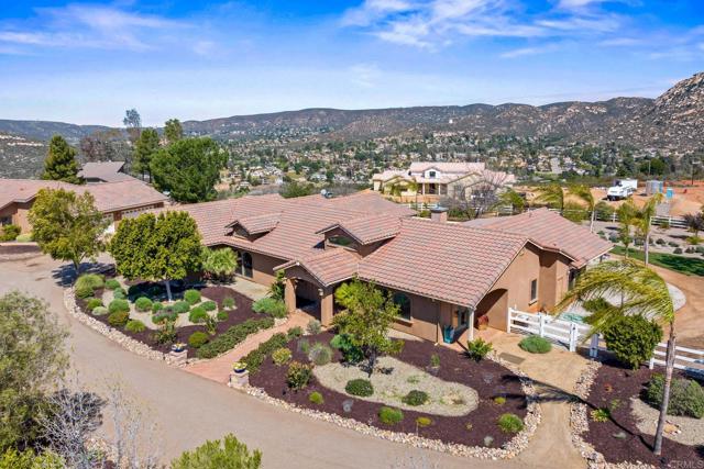 15636 Sage Hill Drive, Ramona CA: https://media.crmls.org/mediaz/5455791e-787f-4c8d-9061-89870c561c31.jpg