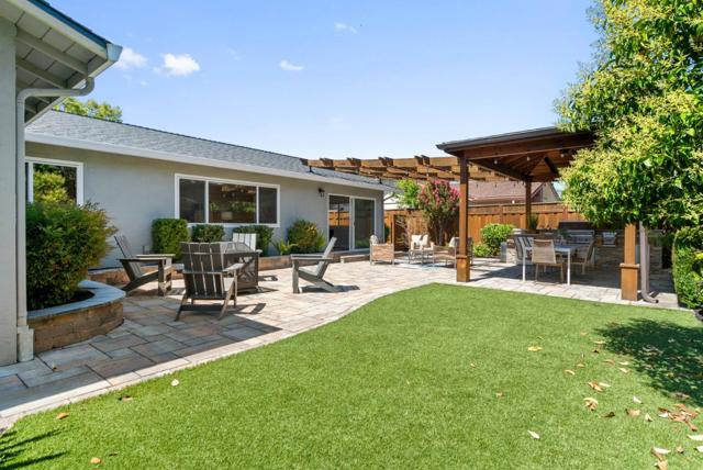 2369 Walden Square, San Jose CA: https://media.crmls.org/mediaz/5455a1a5-58bb-41ad-8cc3-31bbd37e7615.jpg