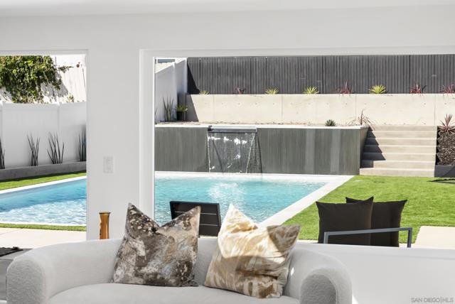 1110 Sea Village Dr, Cardiff by the Sea CA: https://media.crmls.org/mediaz/54564c7f-0e8a-4721-b75d-e89864304aeb.jpg