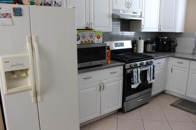 2956 Mckenzie Dr, Richmond CA: https://media.crmls.org/mediaz/545657e4-f7e9-49da-9f70-7d47e3d90cb7.jpg