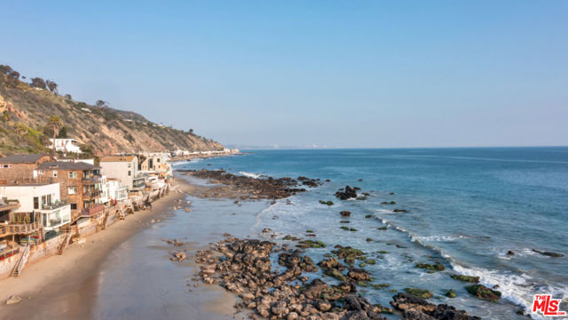 20840 Pacific Coast Highway, Malibu CA: https://media.crmls.org/mediaz/5456aa38-f609-40de-896b-56cccd1bb914.jpg