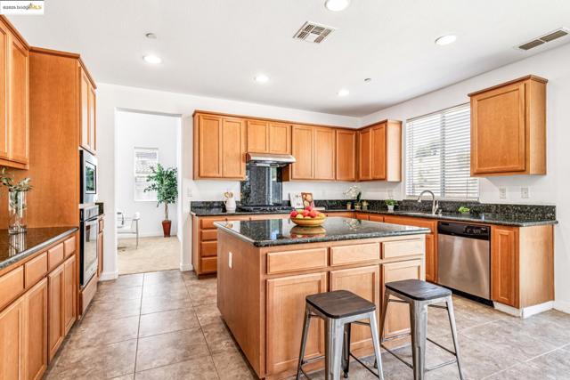 4576 Benton St, Antioch CA: https://media.crmls.org/mediaz/5456c1ae-3075-4b61-a158-1453800438eb.jpg